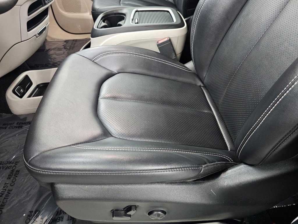 Used 2024 Chrysler Pacifica Touring-L FWD image 14