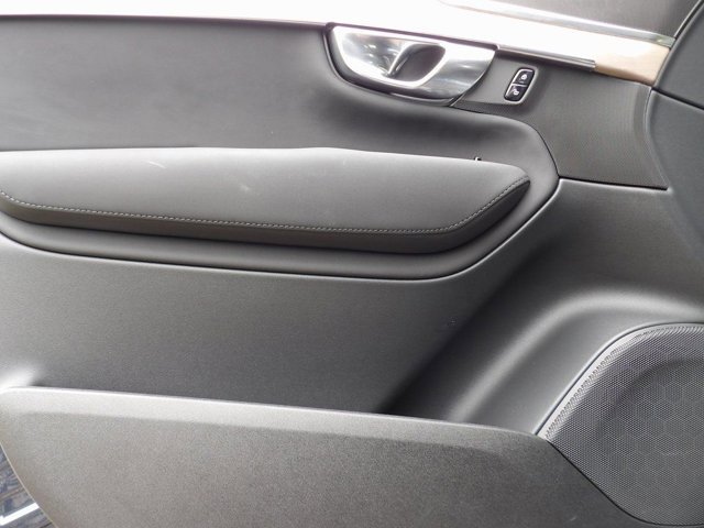 Certified 2025 Volvo XC90 B6 Plus image 10
