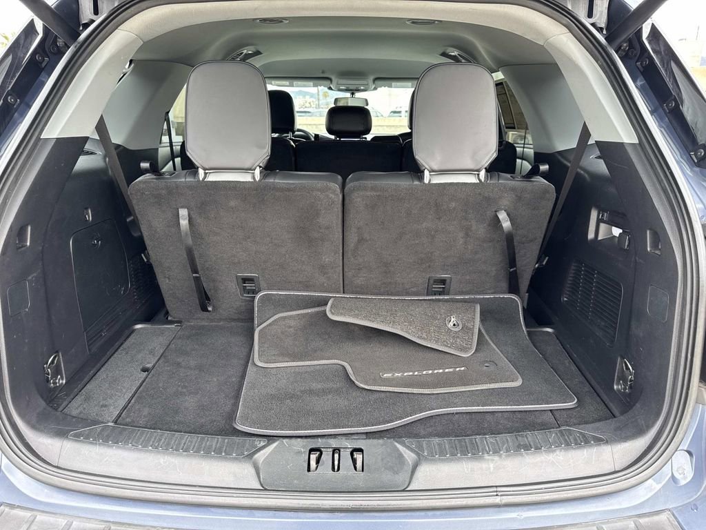 Used 2021 Ford Explorer XLT w/ Equipment Group 202A image 6