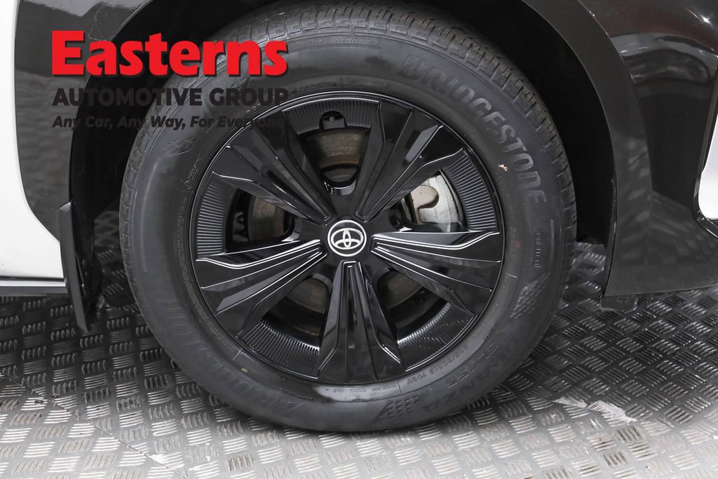 Used 2023 Toyota bZ4X XLE AWD/4WD image 31