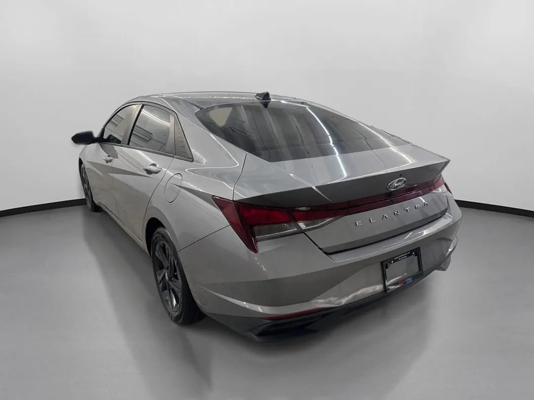 Used 2023 Hyundai Elantra SEL w/ Cargo Package FWD image 7