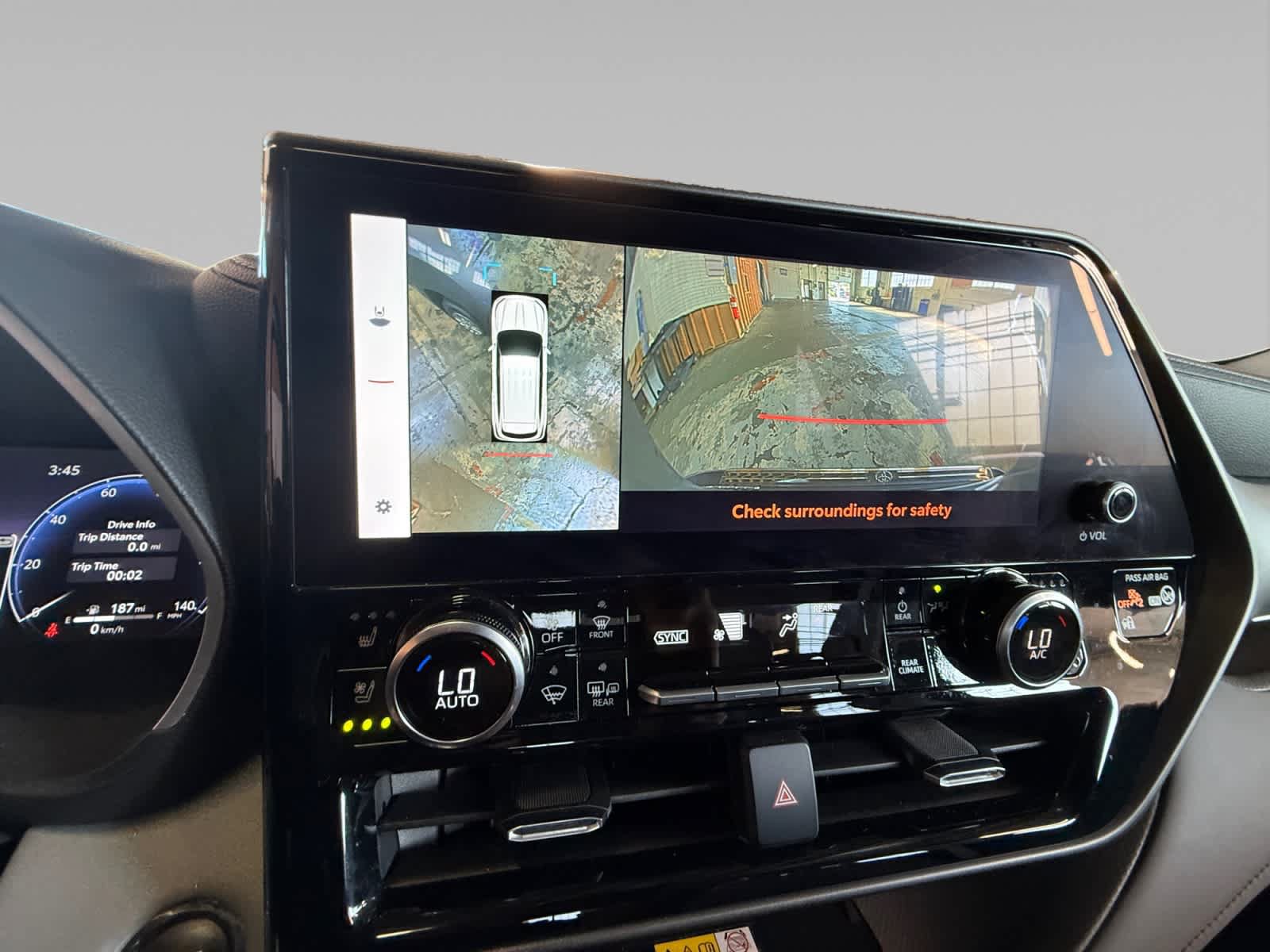Used 2023 Toyota Highlander Limited FWD image 15