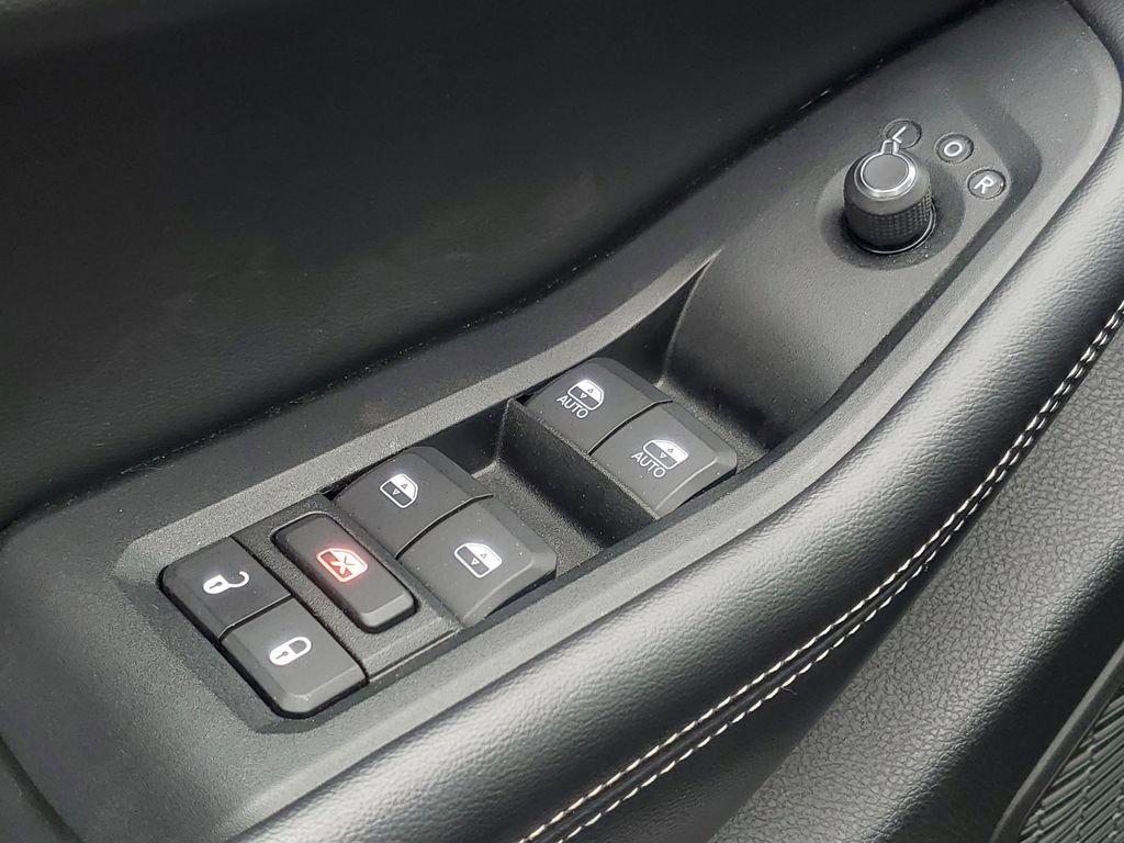 Used 2024 Jeep Grand Cherokee Altitude image 11