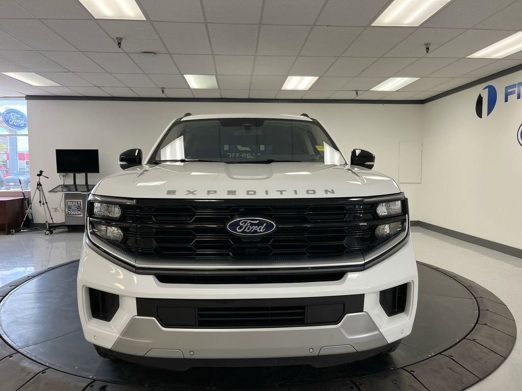 Used 2025 Ford Expedition Max Platinum AWD/4WD image 3