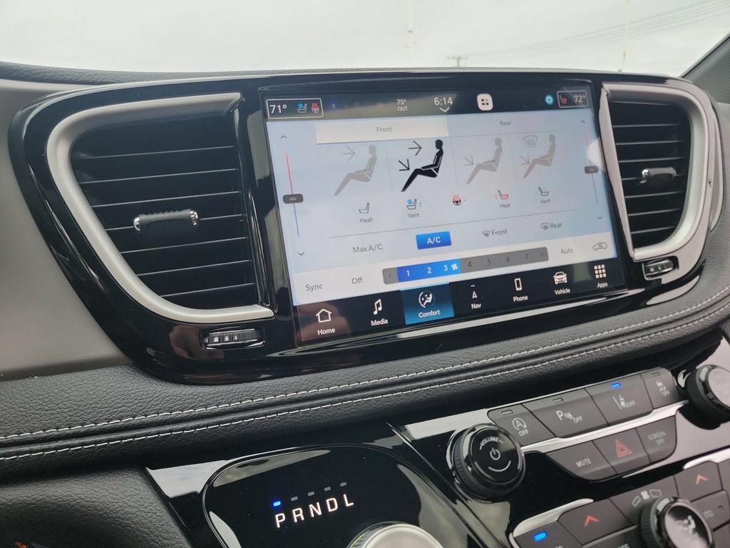New 2027 Chrysler Pacifica Limited FWD image 19