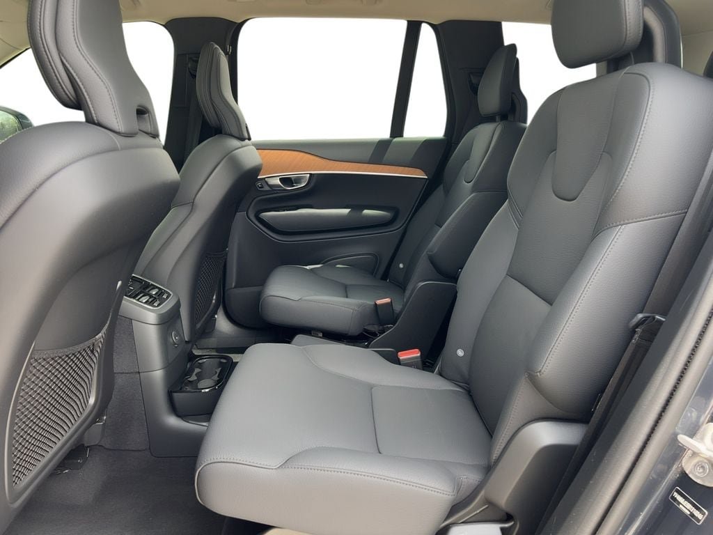 Used 2025 Volvo XC90 T8 Plus w/ Protection Package Premier AWD/4WD image 7