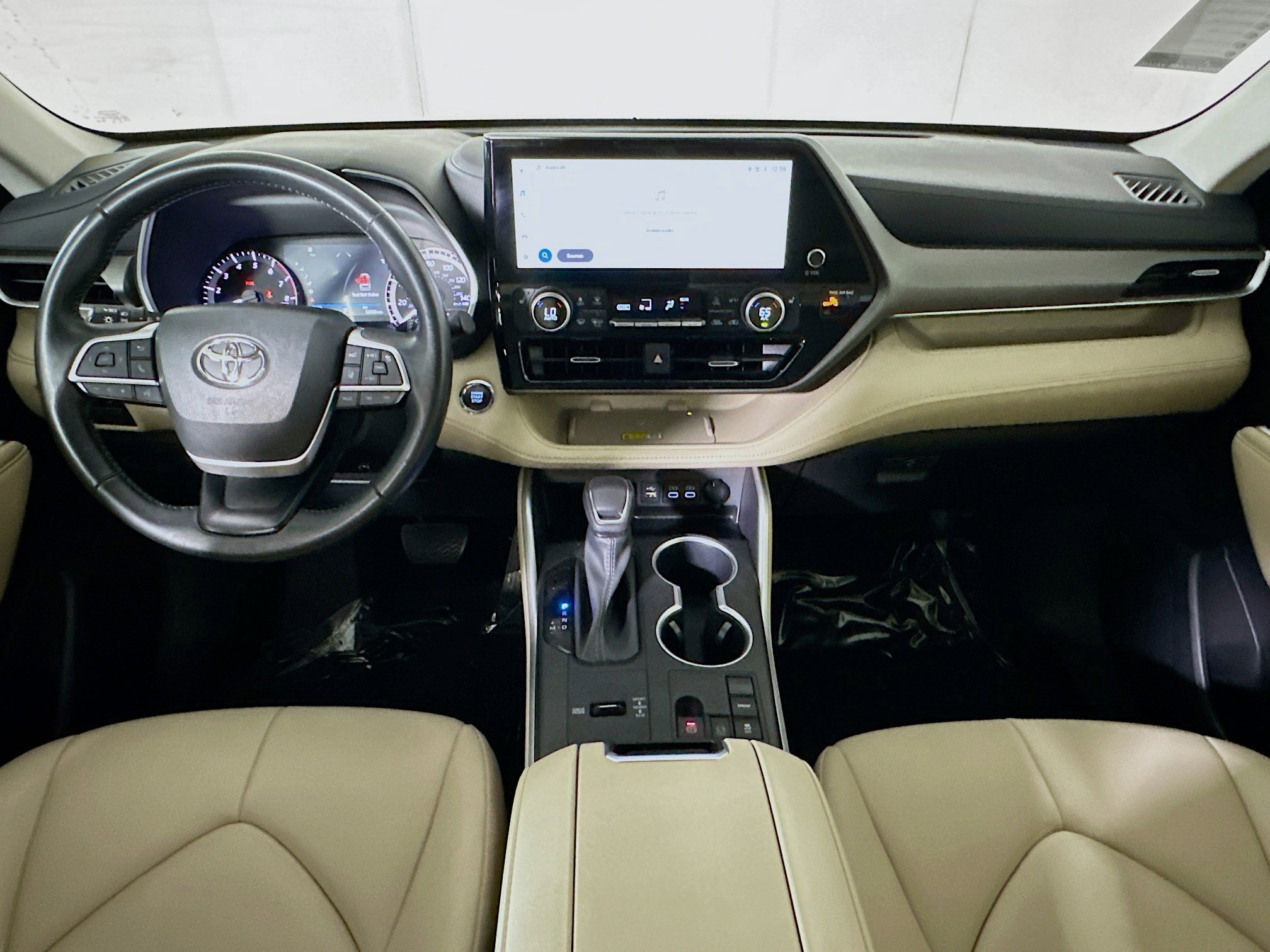 Used 2023 Toyota Highlander XLE image 27