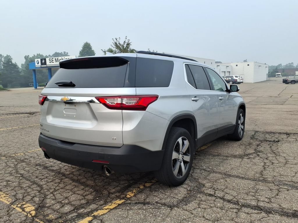 Used 2020 Chevrolet Traverse LT w/ LT Premium Package AWD/4WD image 4