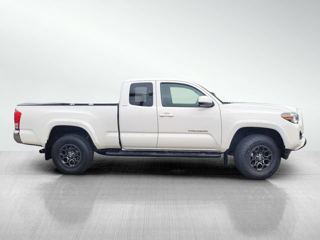 Used 2017 Toyota Tacoma SR5 w/ Tow Package AWD/4WD image 3