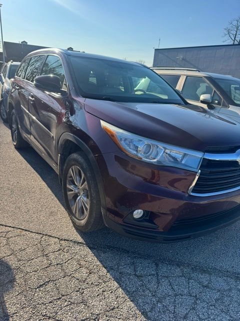 Used 2015 Toyota Highlander XLE image 2