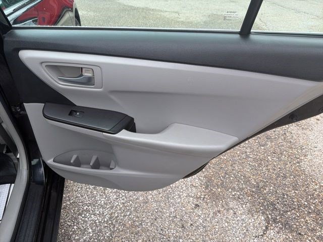 Used 2016 Toyota Camry LE FWD image 15