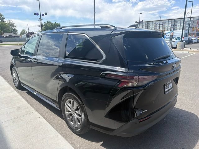 Used 2025 Toyota Sienna XLE FWD image 5
