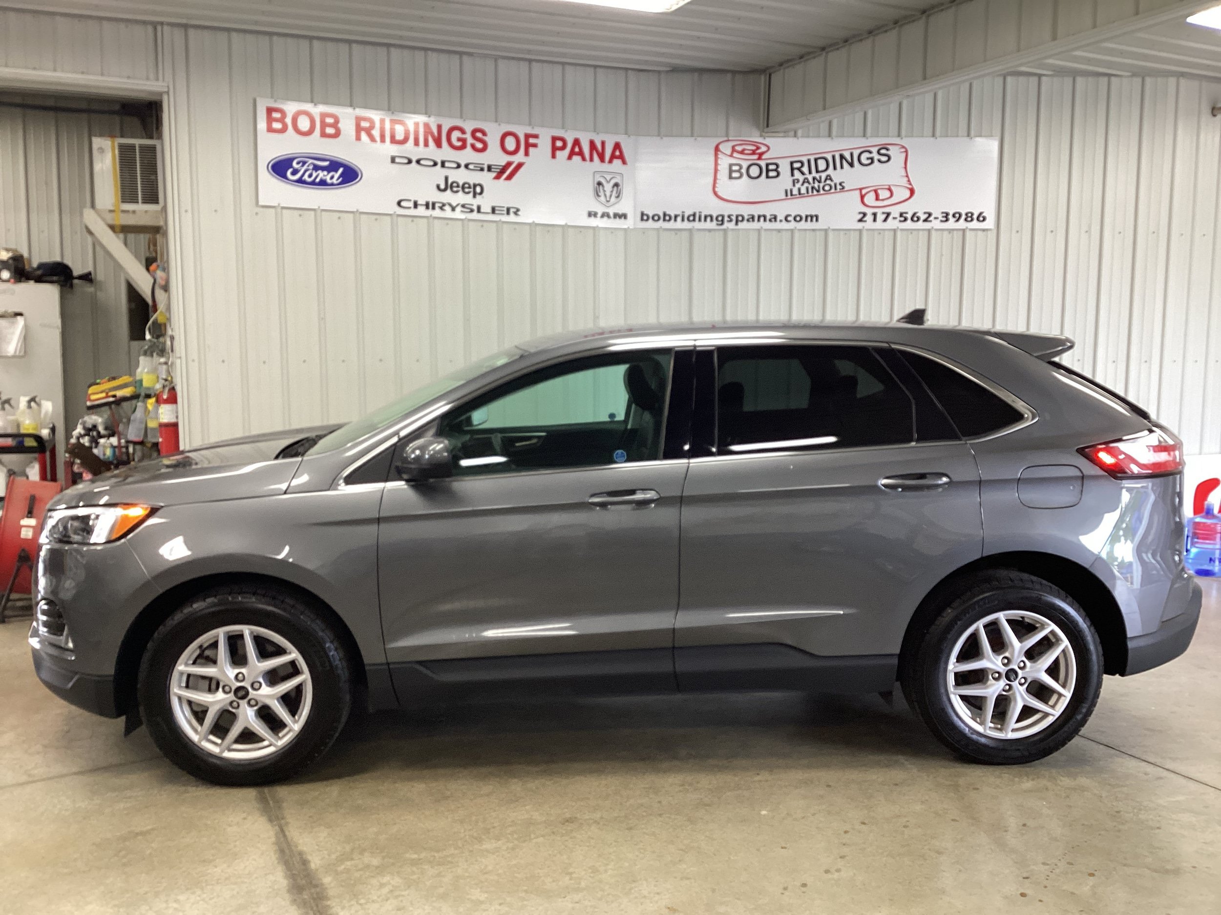 Used 2024 Ford Edge SEL w/ Convenience Package AWD/4WD image 2