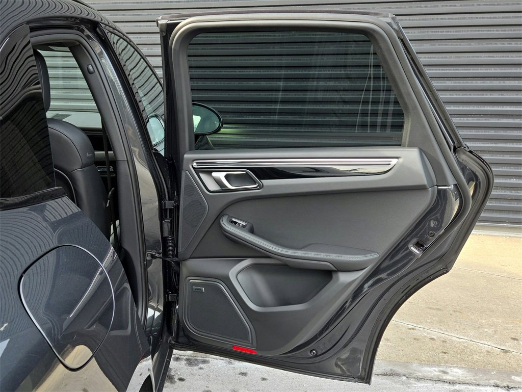 New 2026 Porsche Macan image 22