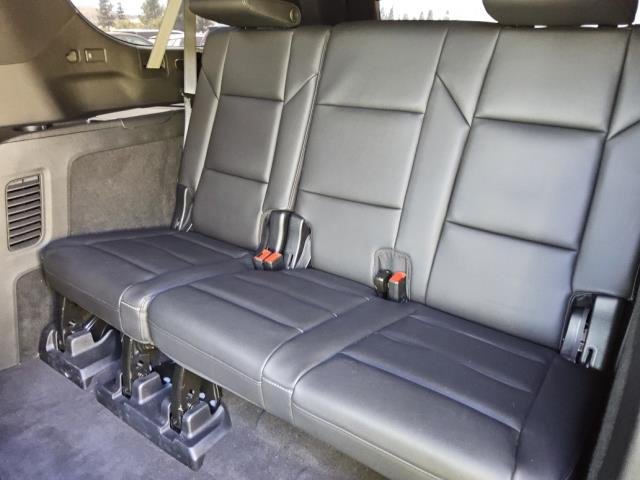 Used 2025 Cadillac Escalade ESV Luxury RWD image 2