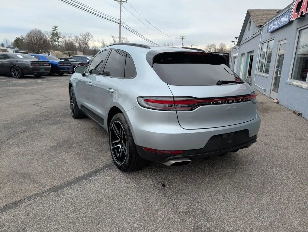 Used 2021 Porsche Macan w/ Premium Package image 9