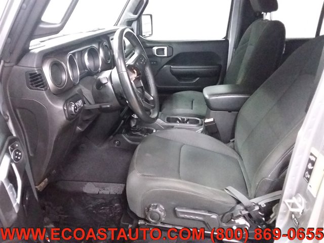 Used 2021 Jeep Gladiator Willys AWD/4WD image 9