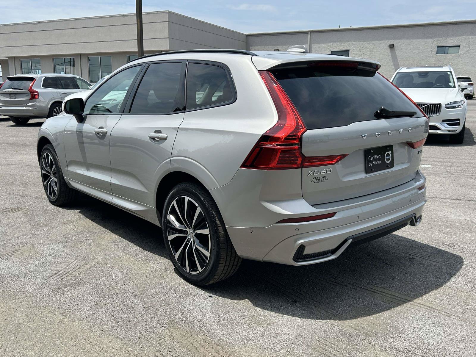 Certified 2025 Volvo XC60 B5 Ultra AWD/4WD image 5