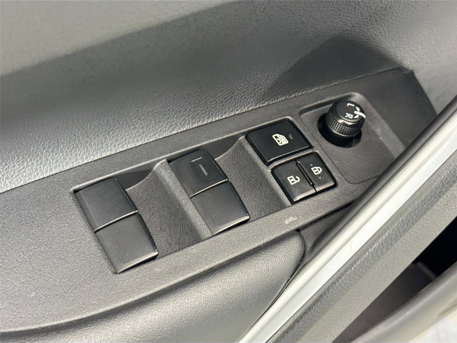 Used 2024 Toyota Corolla Cross XSE w/ Convenience Package image 29