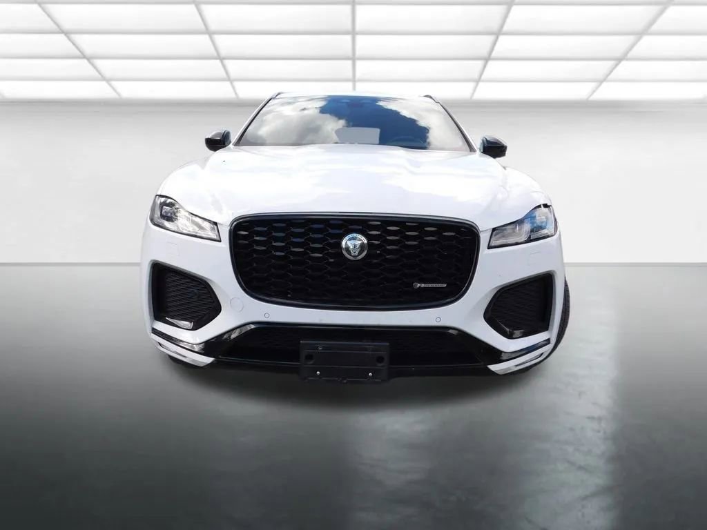 Used 2025 Jaguar F-PACE R-Dynamic S image 3