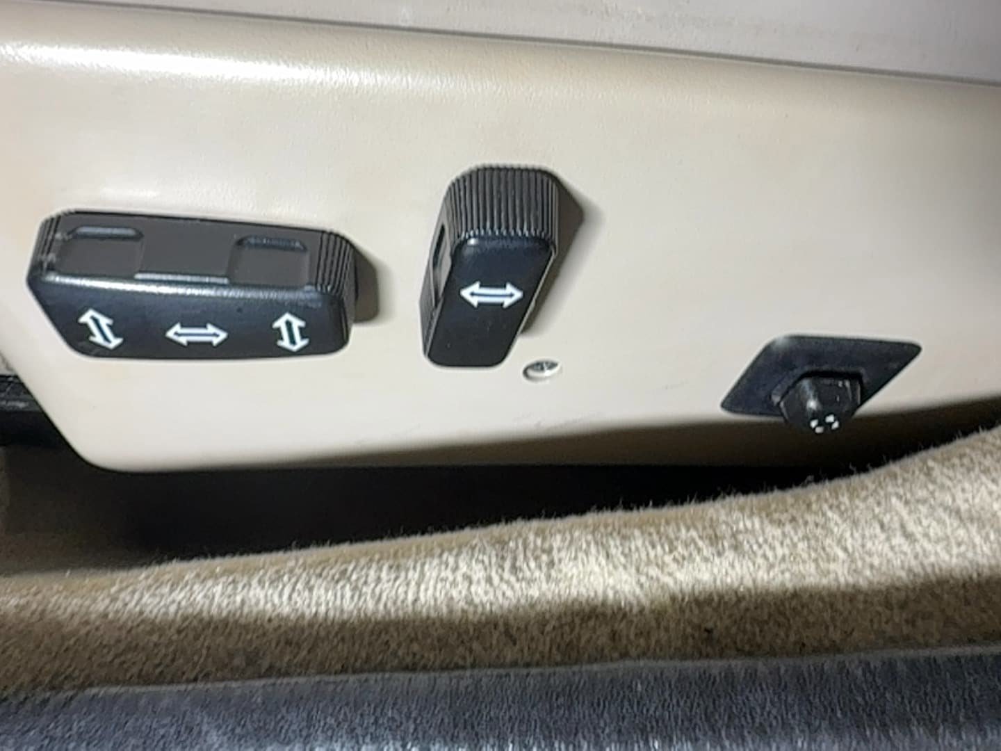 Used 1993 Cadillac Allante FWD image 47