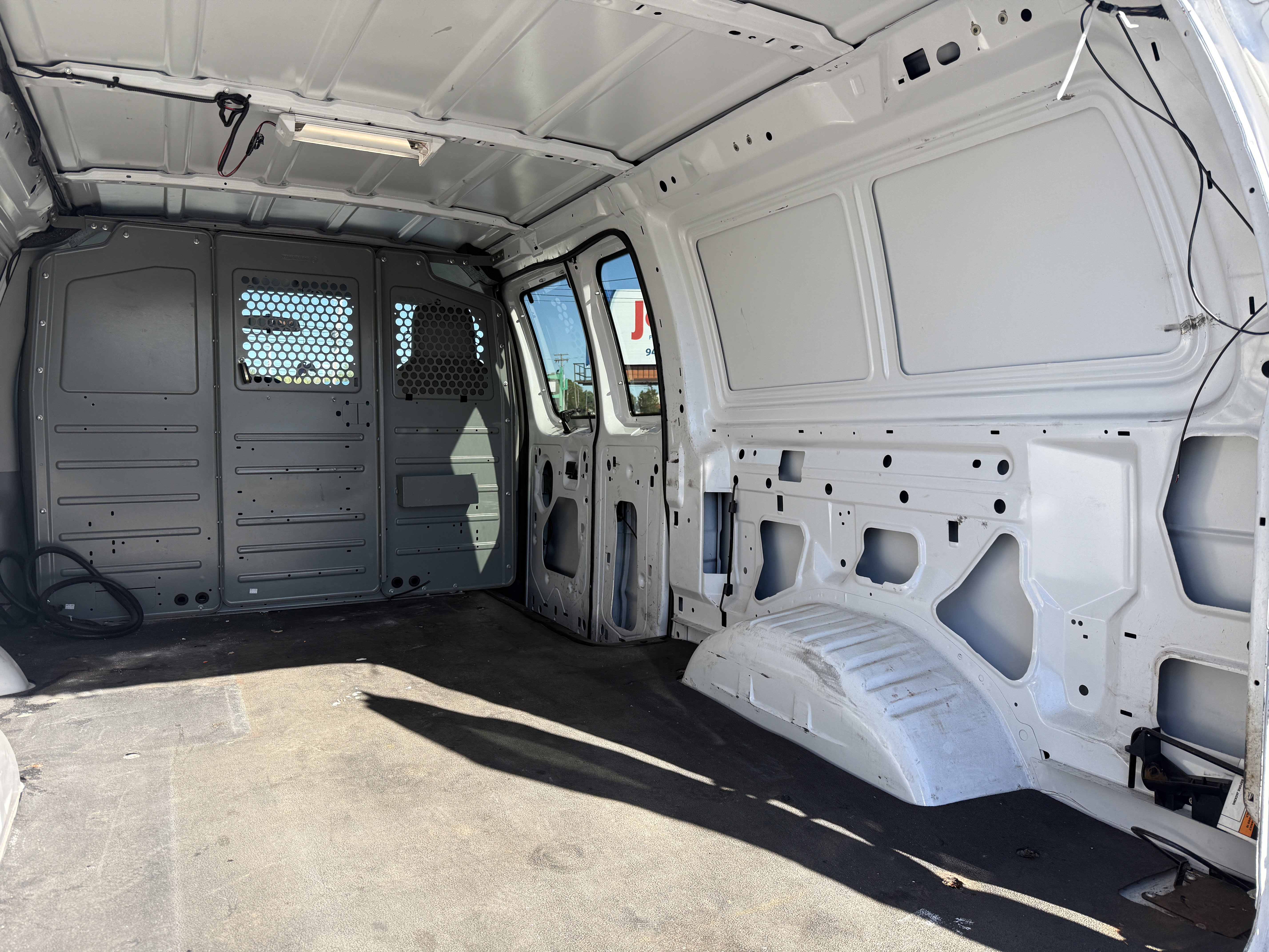 Used 2010 Ford E-250 and Econoline 250 image 27