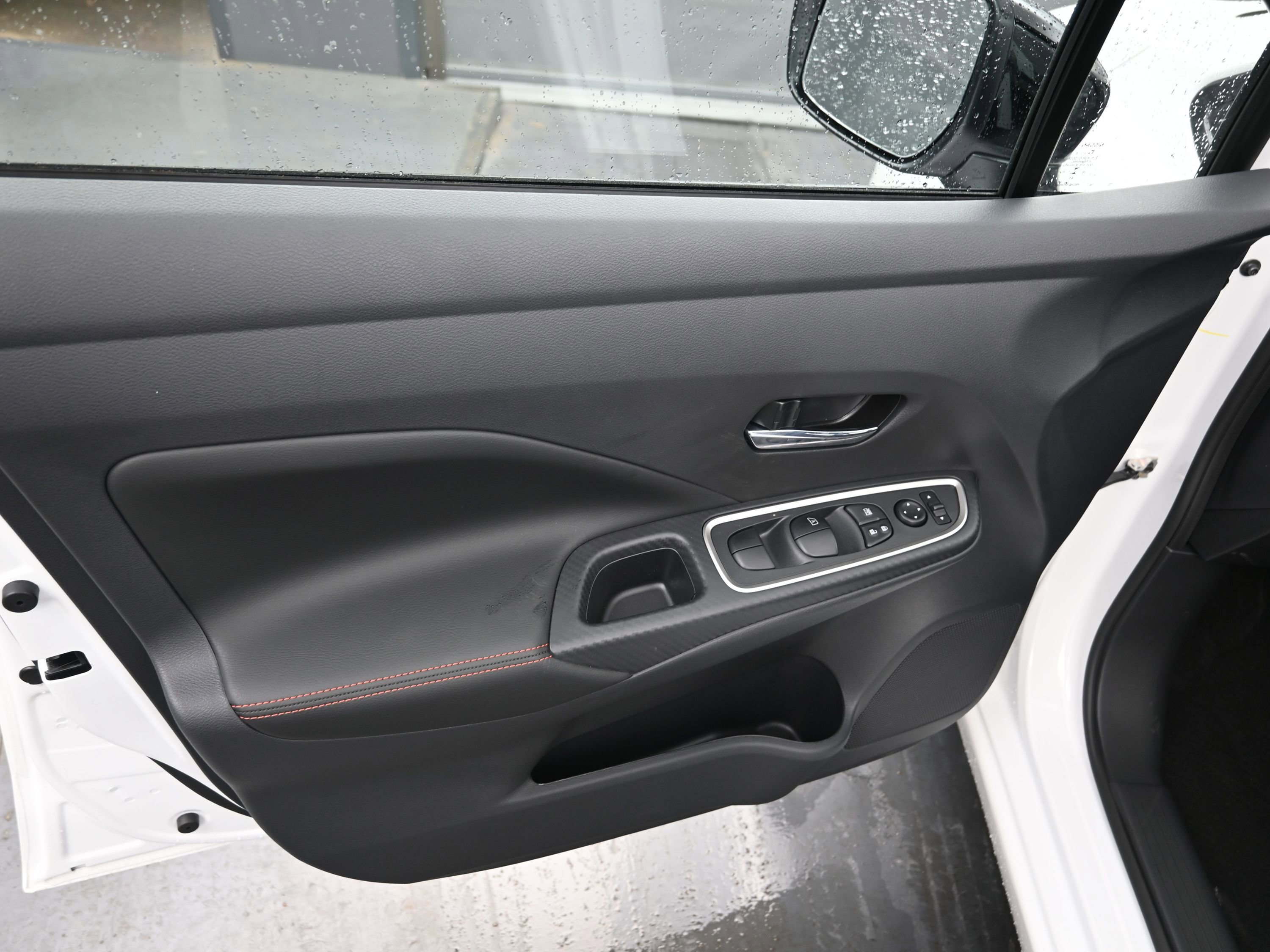 New 2025 Nissan Versa SR image 11