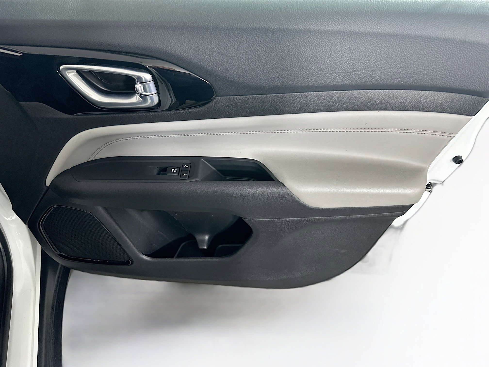 Used 2025 Jeep Compass Limited image 29