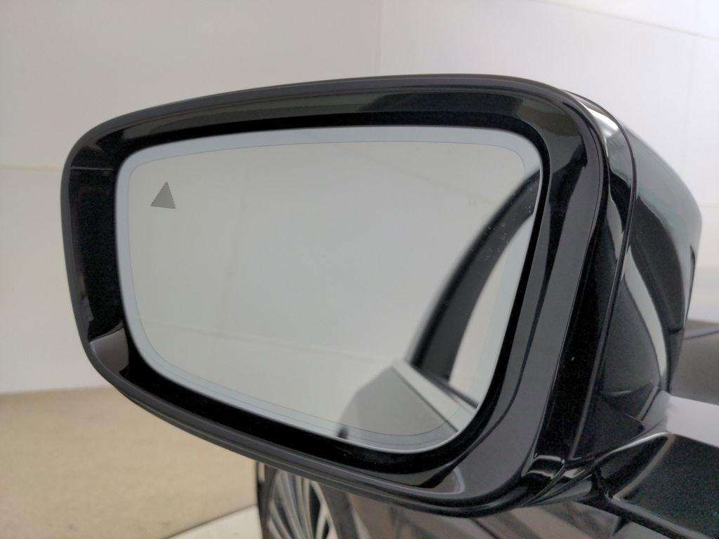 Used 2020 BMW 530e xDrive w/ Convenience Package AWD/4WD image 16