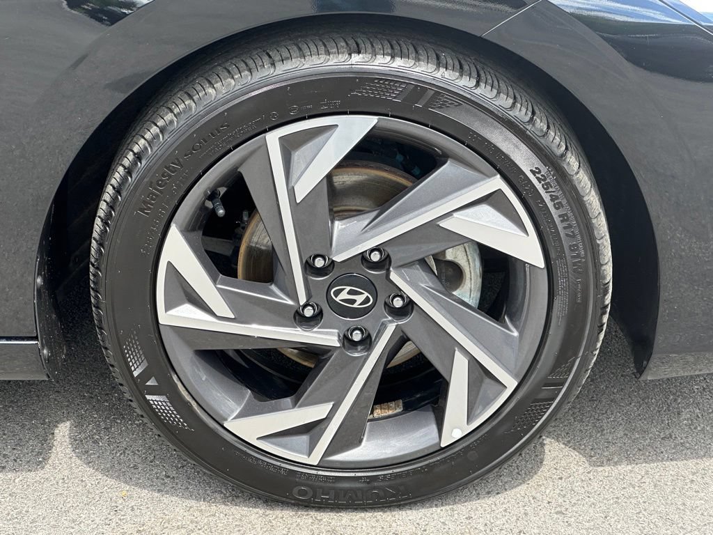 Certified 2024 Hyundai Elantra SEL w/ Convenience Package FWD image 9