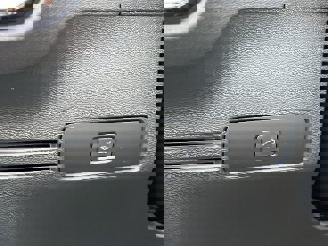 New 2024 Volvo XC40 Recharge Plus w/ Protection Package Premier image 19