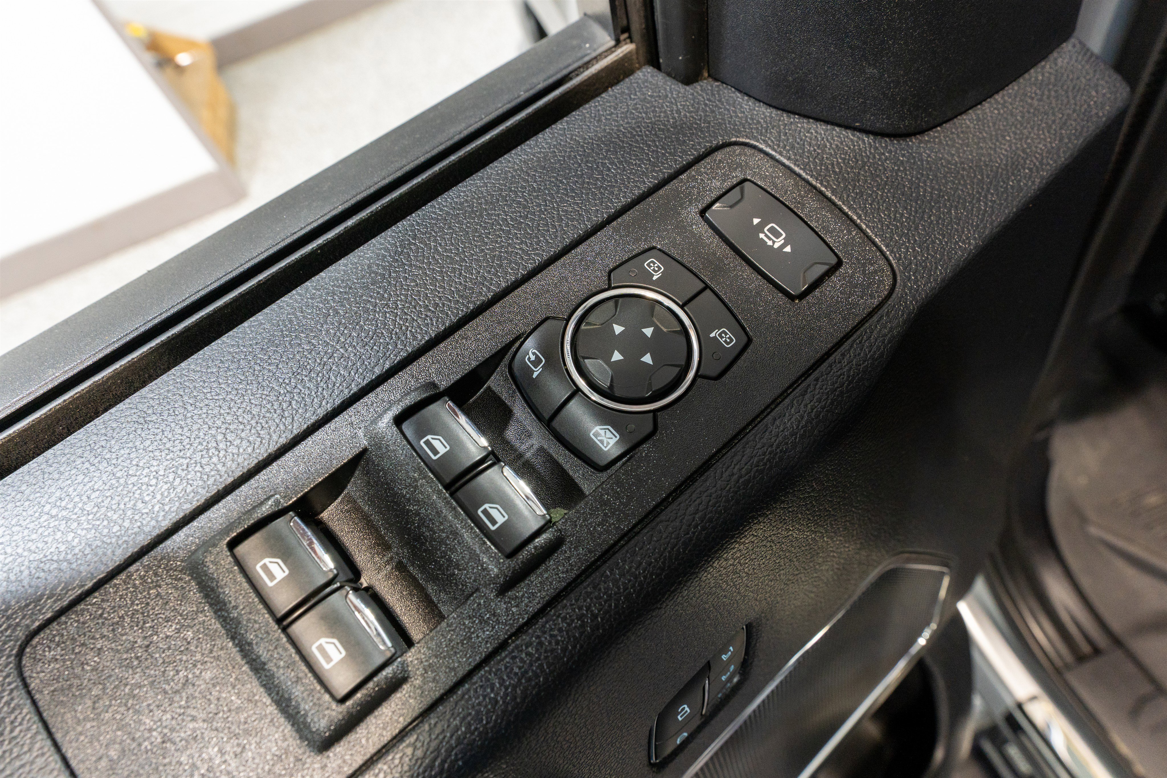 Used 2020 Ford F350 Lariat image 16