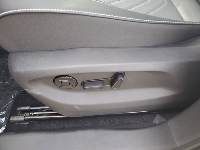 New 2026 Volkswagen Tiguan SE R-Line image 17