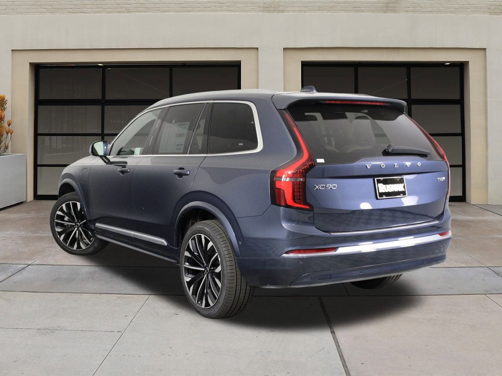 New 2026 Volvo XC90 T8 Ultra w/ Protection Package Premier image 3