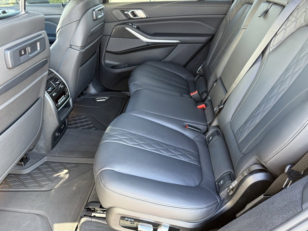 Used 2022 BMW X7 M50i image 39