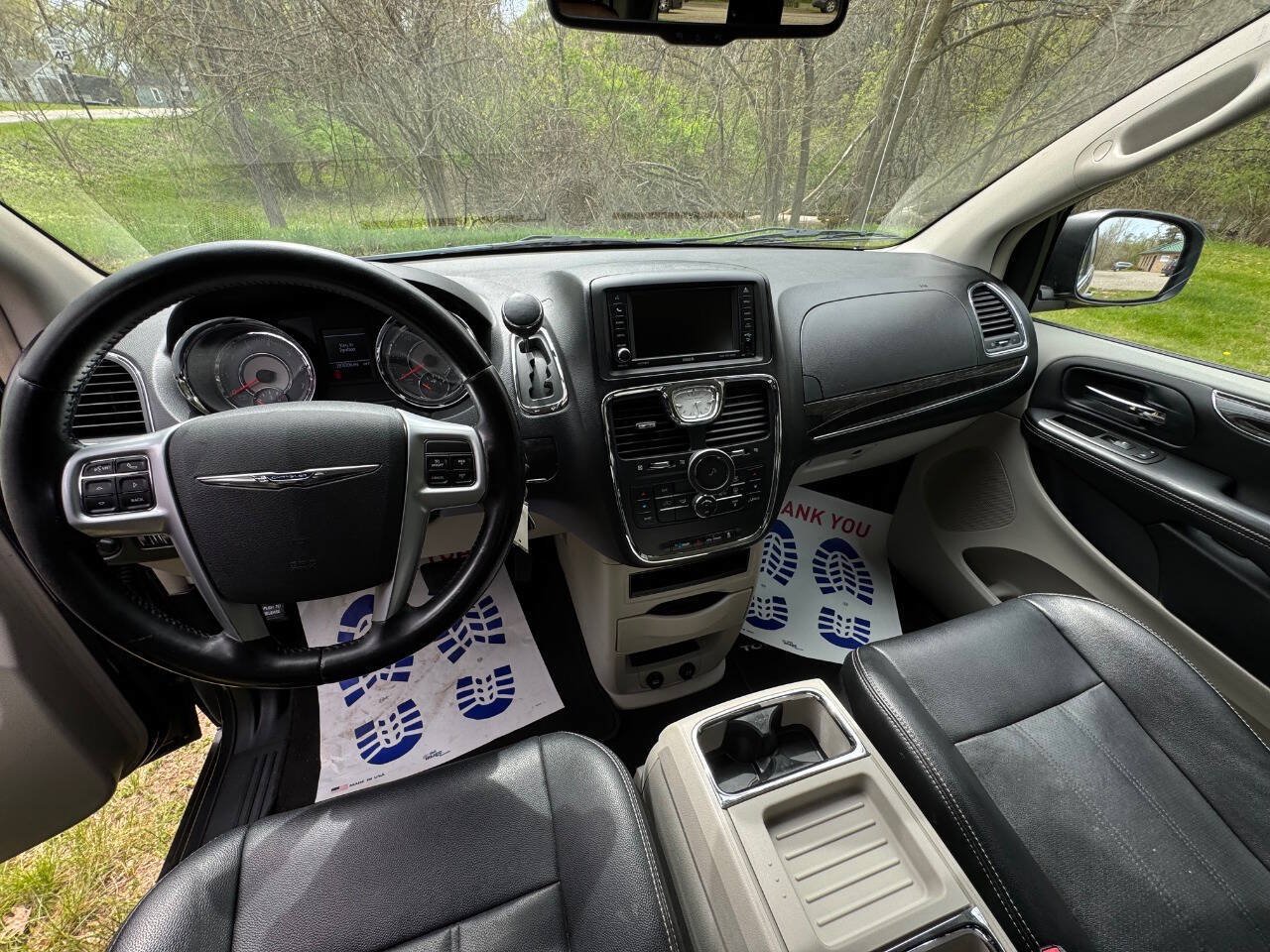 Used 2012 Chrysler Town & Country Touring FWD image 9