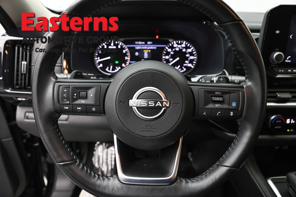 Used 2025 Nissan Pathfinder SV FWD image 10
