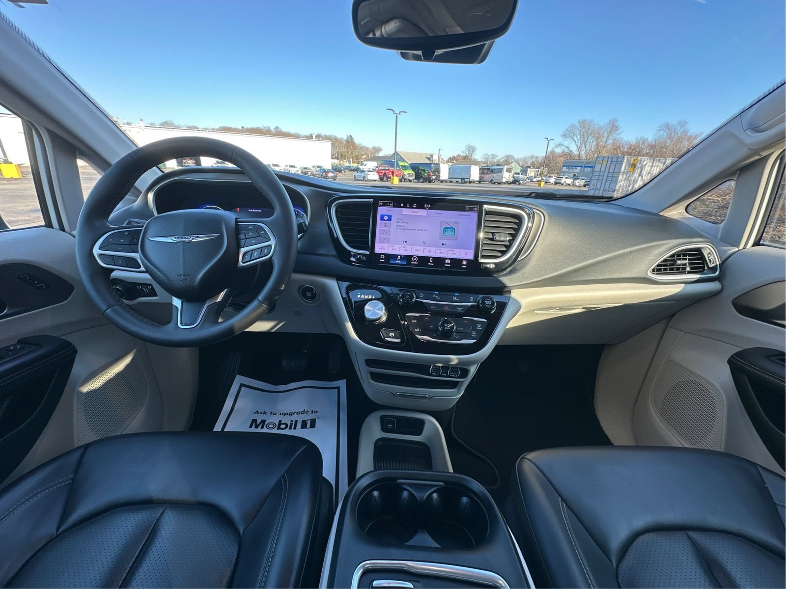 Used 2023 Chrysler Pacifica Touring-L FWD image 26