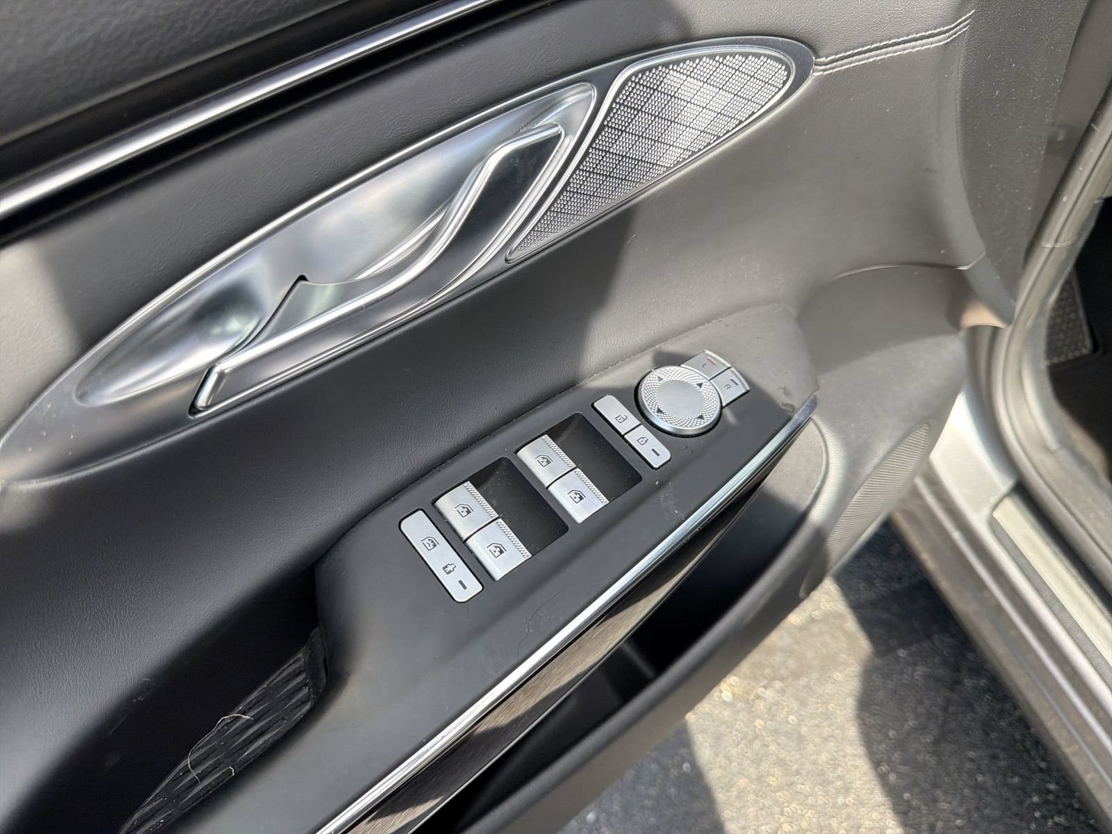 Used 2025 Genesis GV70 2.5T AWD/4WD image 14