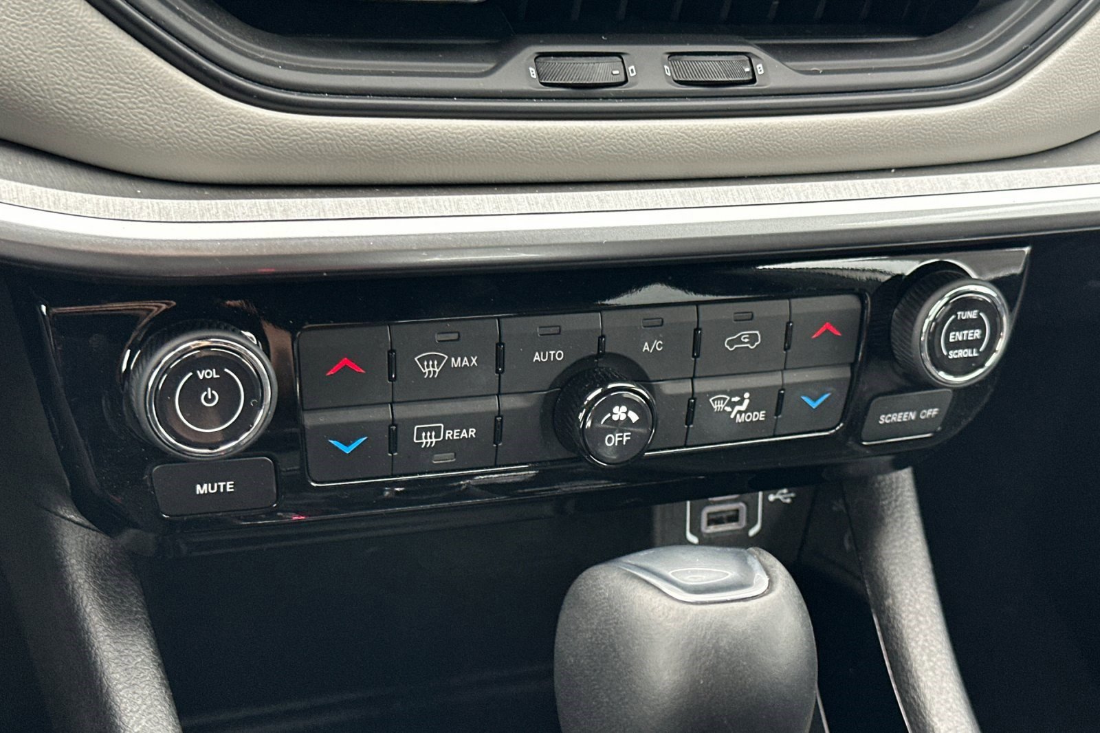 Used 2025 Jeep Compass Limited image 20