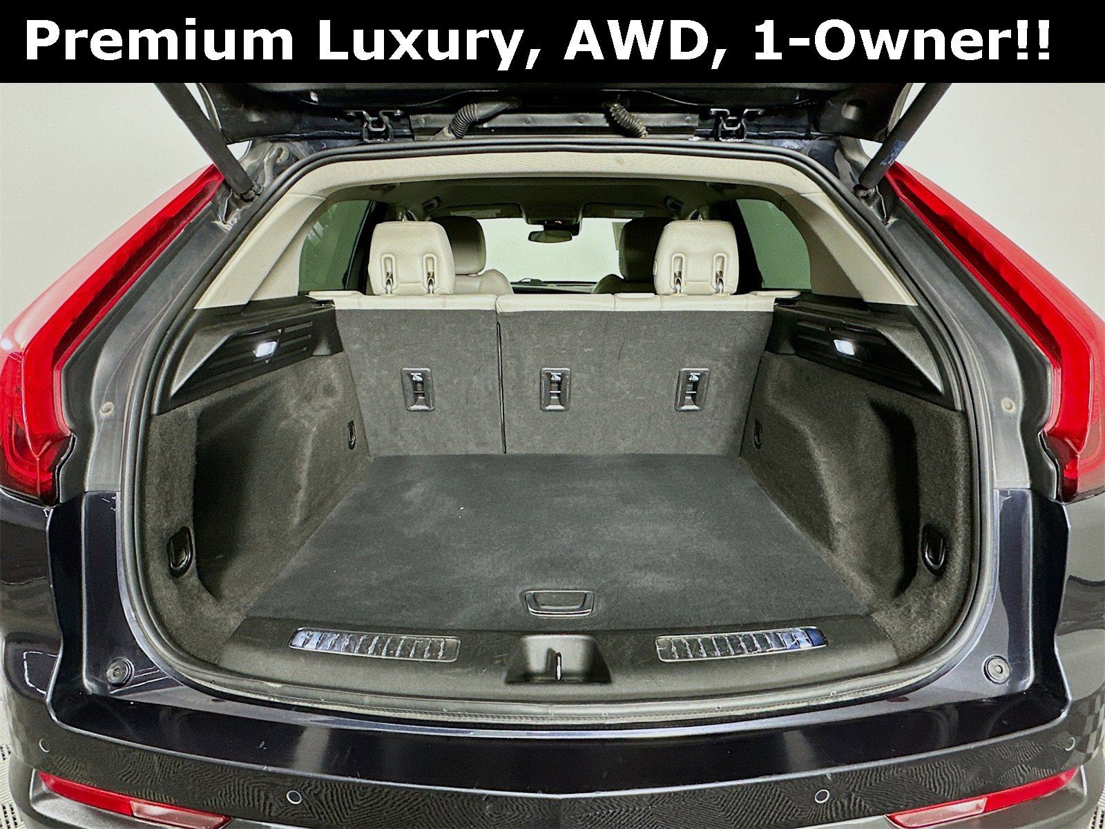 Used 2023 Cadillac XT4 Premium Luxury image 26