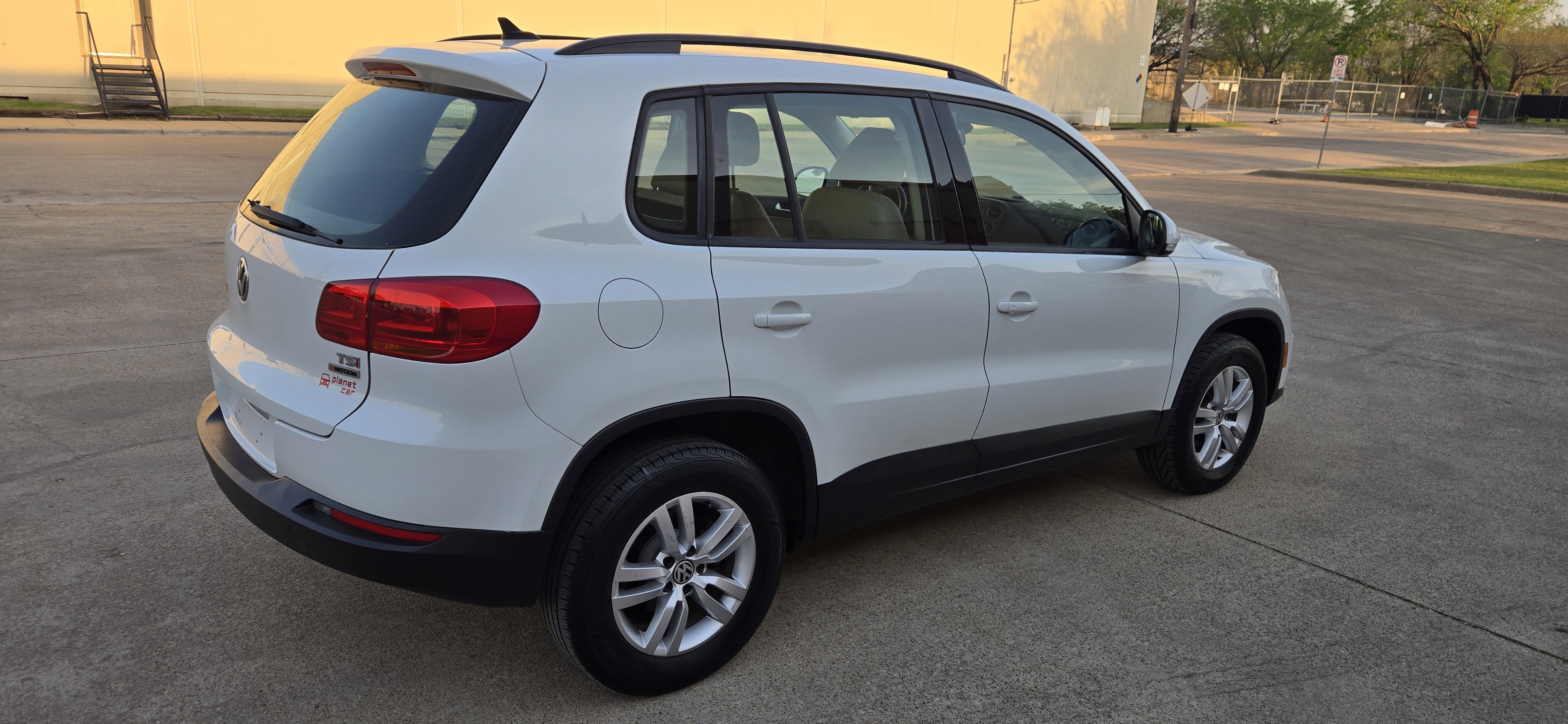Used 2017 Volkswagen Tiguan S AWD/4WD image 9