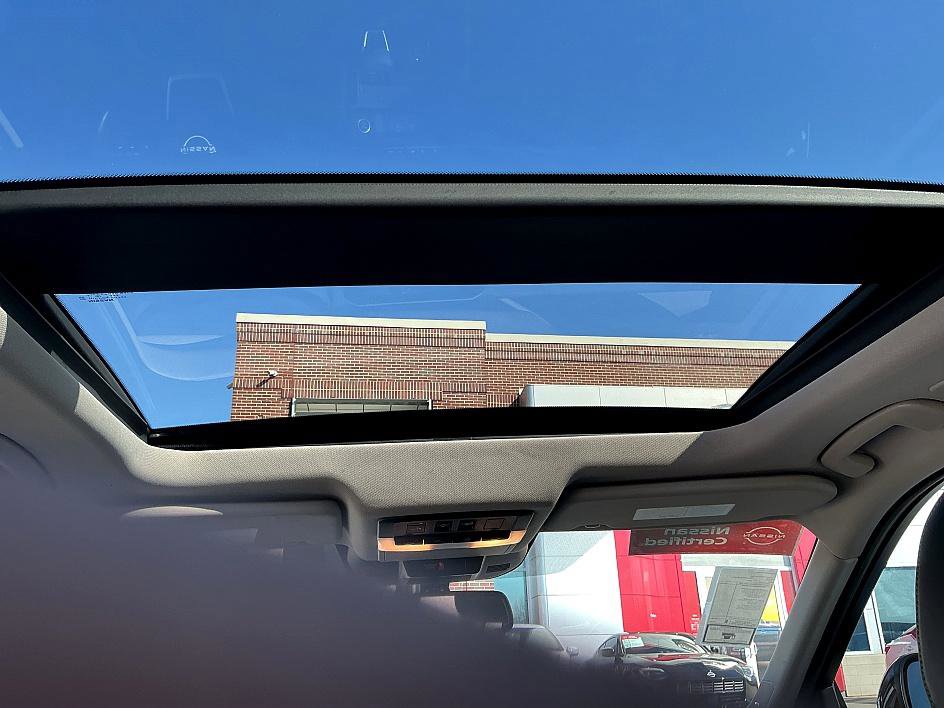 Used 2023 Nissan Rogue Platinum image 25