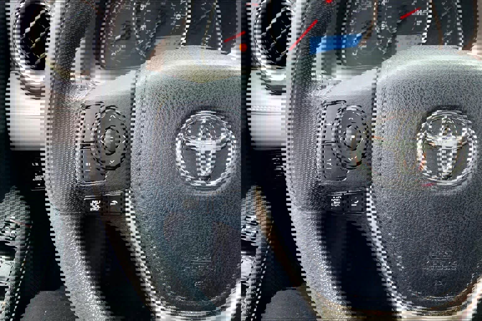 Used 2015 Toyota RAV4 XLE image 24