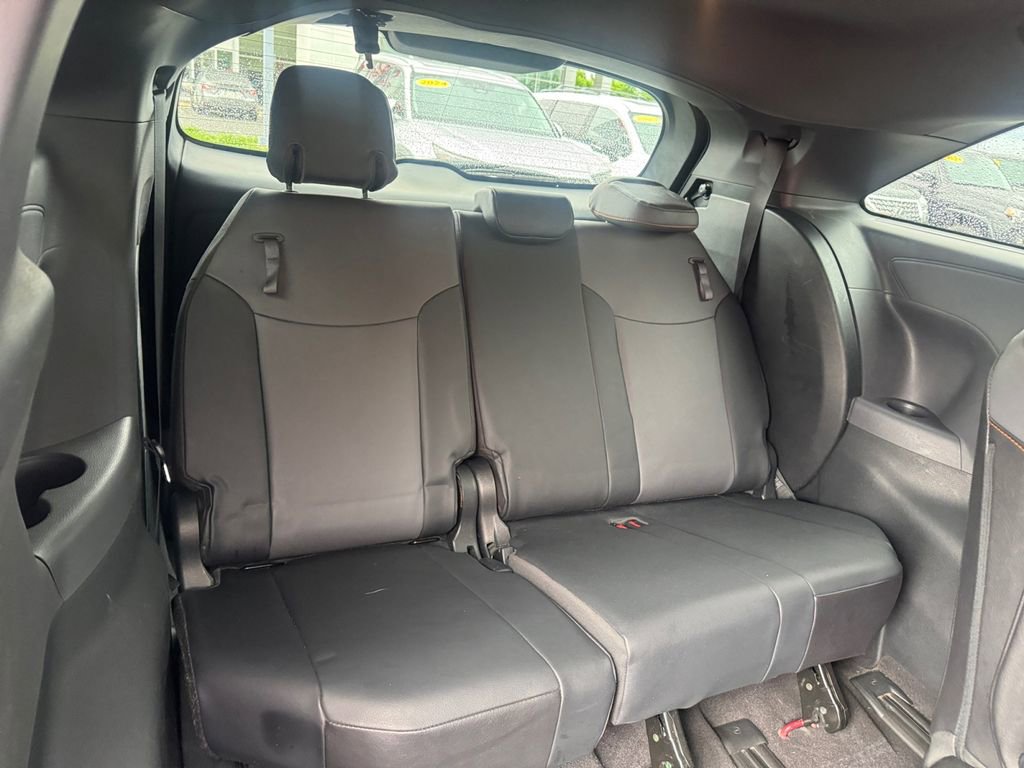 Used 2021 Toyota Sienna XSE AWD/4WD image 21