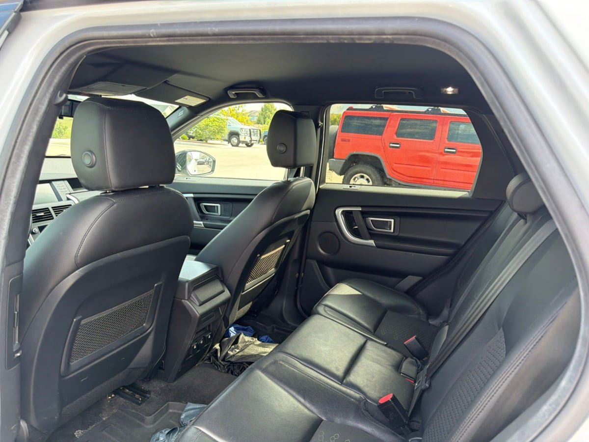 Used 2017 Land Rover Discovery Sport SE AWD/4WD image 8