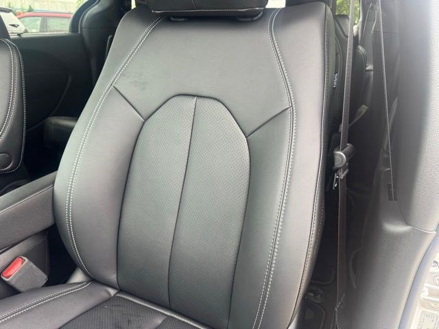 New 2027 Chrysler Pacifica Select FWD image 27