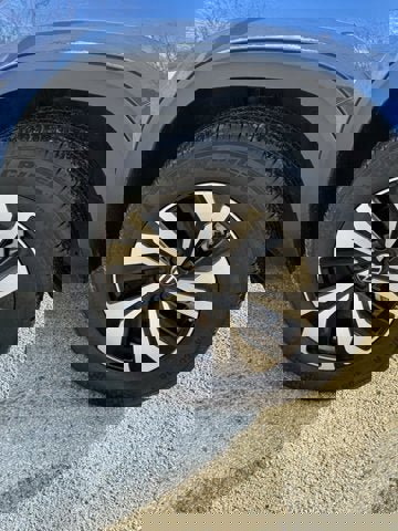 Certified 2025 Volkswagen Atlas Cross Sport SE image 4