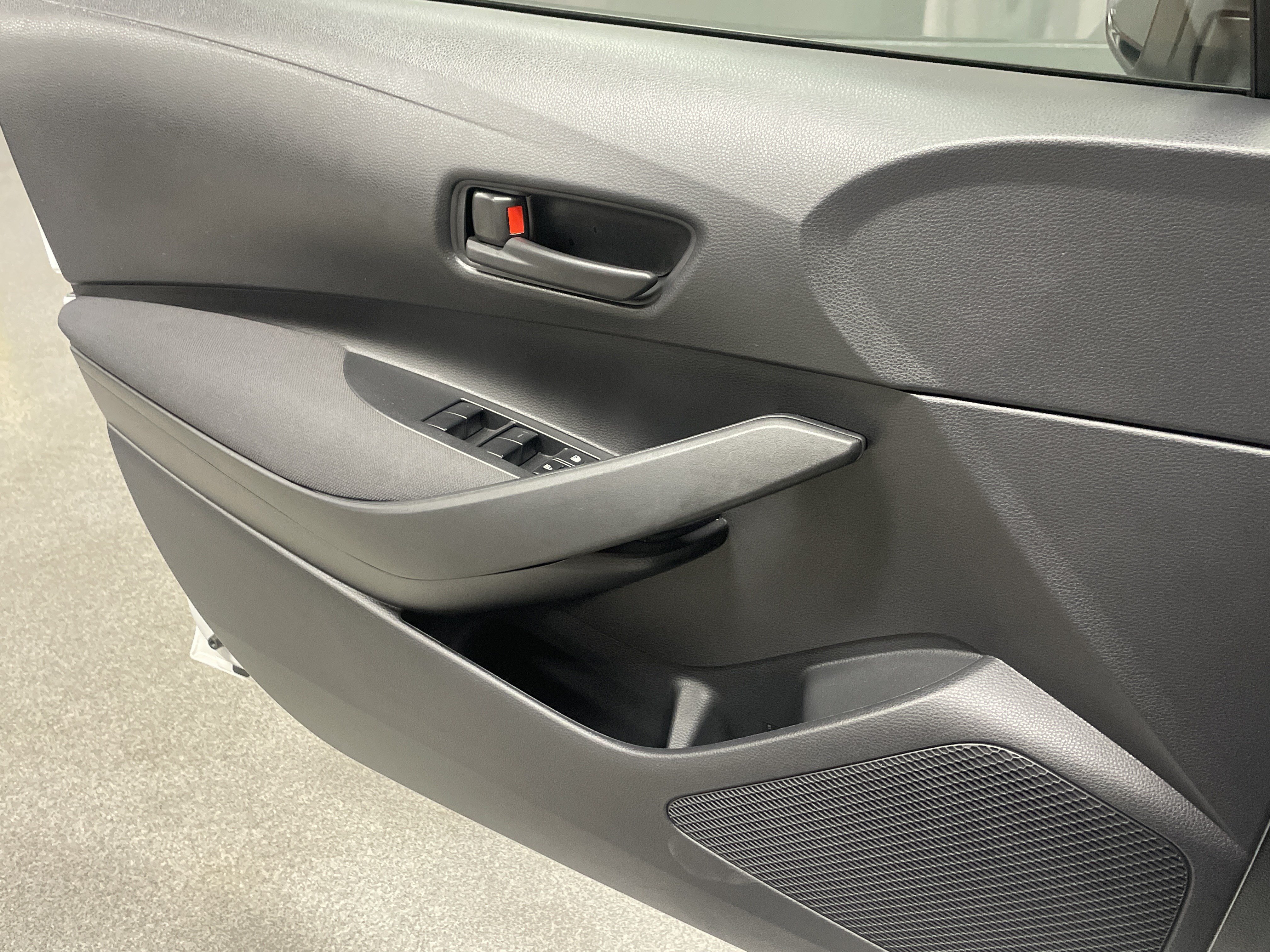 Used 2022 Toyota Corolla LE FWD image 14