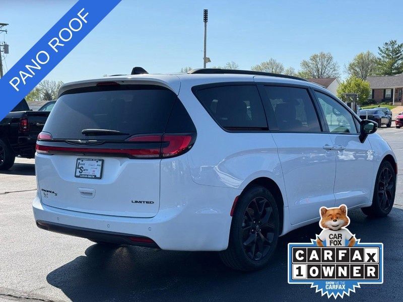 Used 2025 Chrysler Pacifica Limited image 3